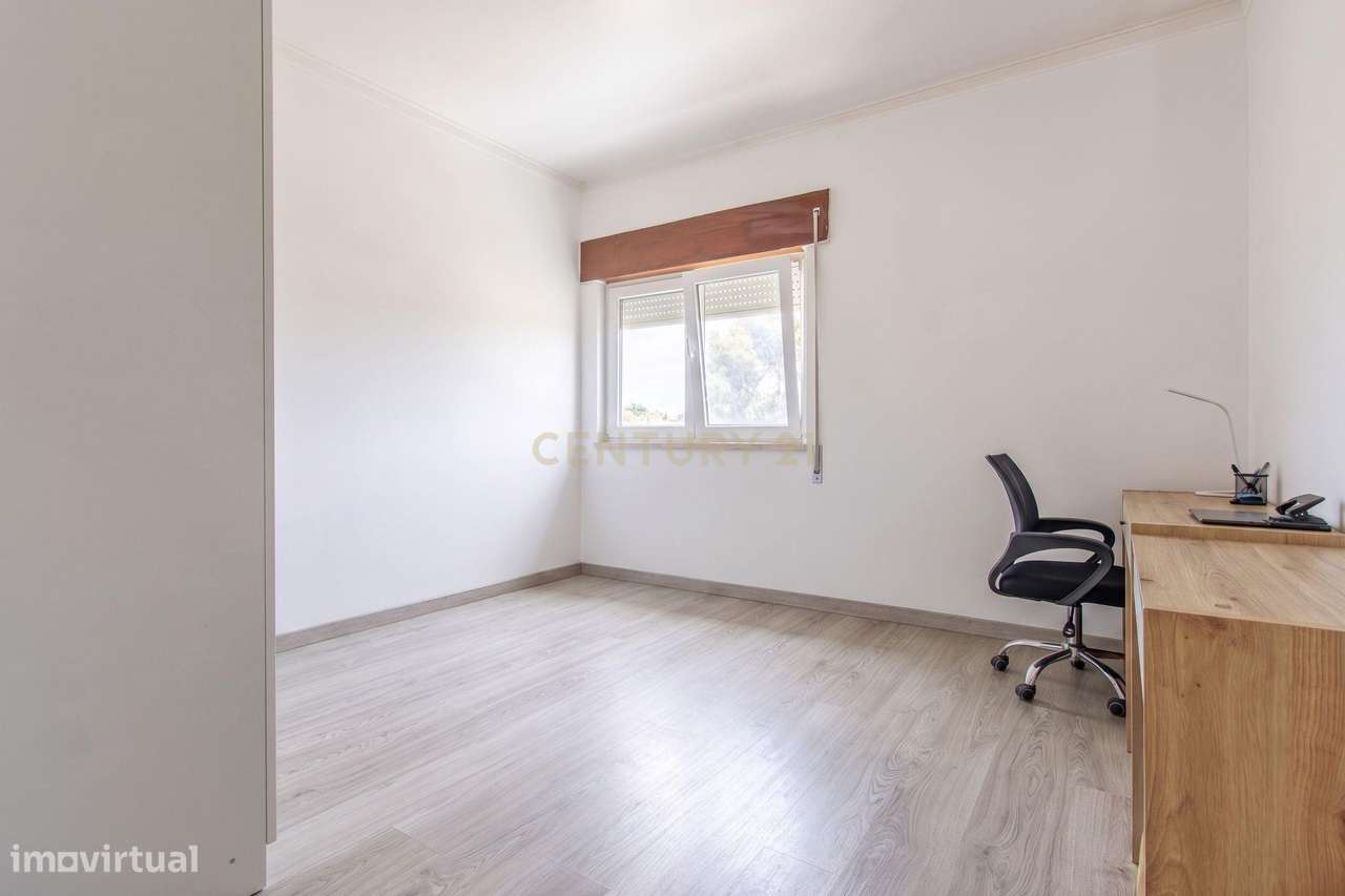 Excelente Apartamento de 4 Assoalhadas com Terraço e Sótão Independent-17