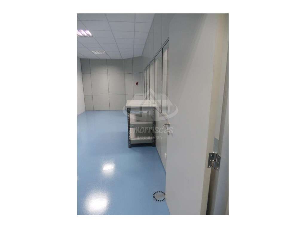 Armazém com 810 m² em São Julião do Tojal - Grande imagem: 5/17