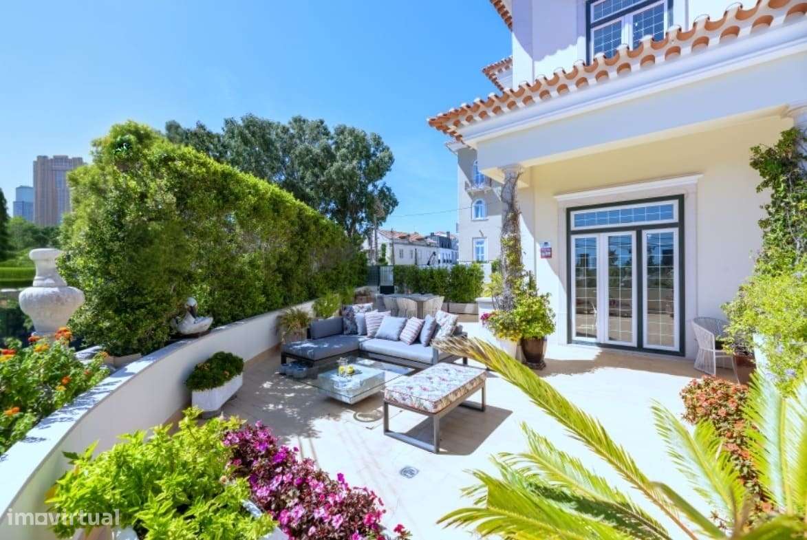 T3 duplex Monte Estoril com vista mar e terraço-18