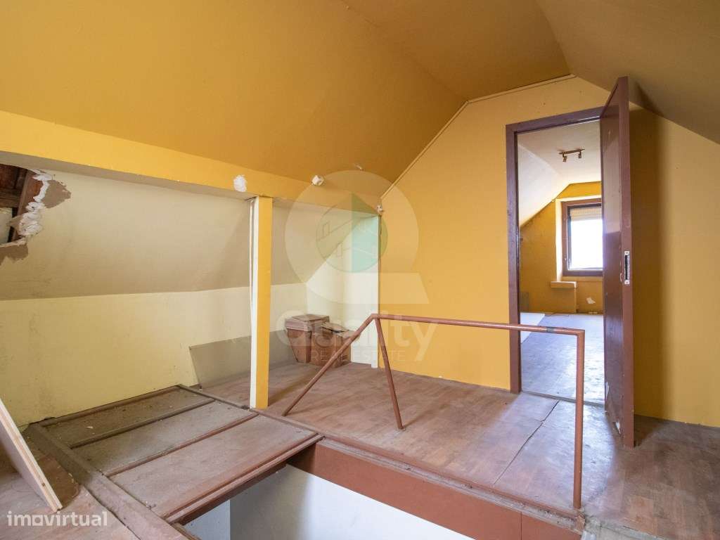 MORADIA T2 DUPLEX COM PROJECTO, NO CENTRO DO BARREIRO-9