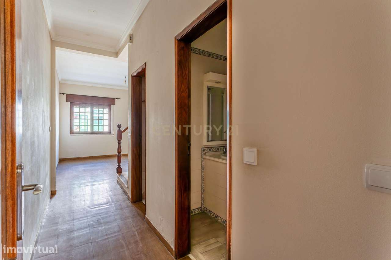 Espaçosa Moradia T3 em Azambuja, Lisboa-17