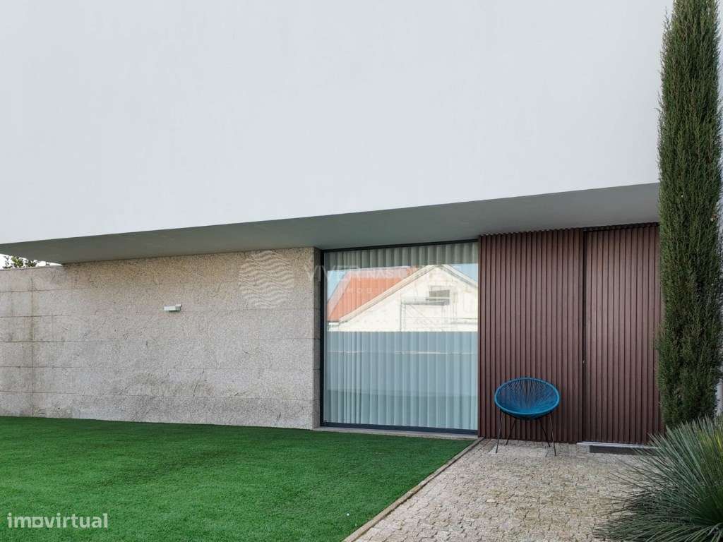 Luxuosa Moradia com 548 m2 - Premium com Piscina - 25 minutos do PORTO-51