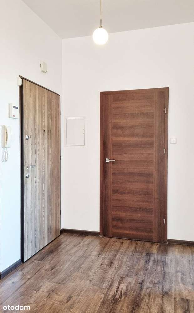 Jednopoziomowe z tarasem, komórką oraz halą-12