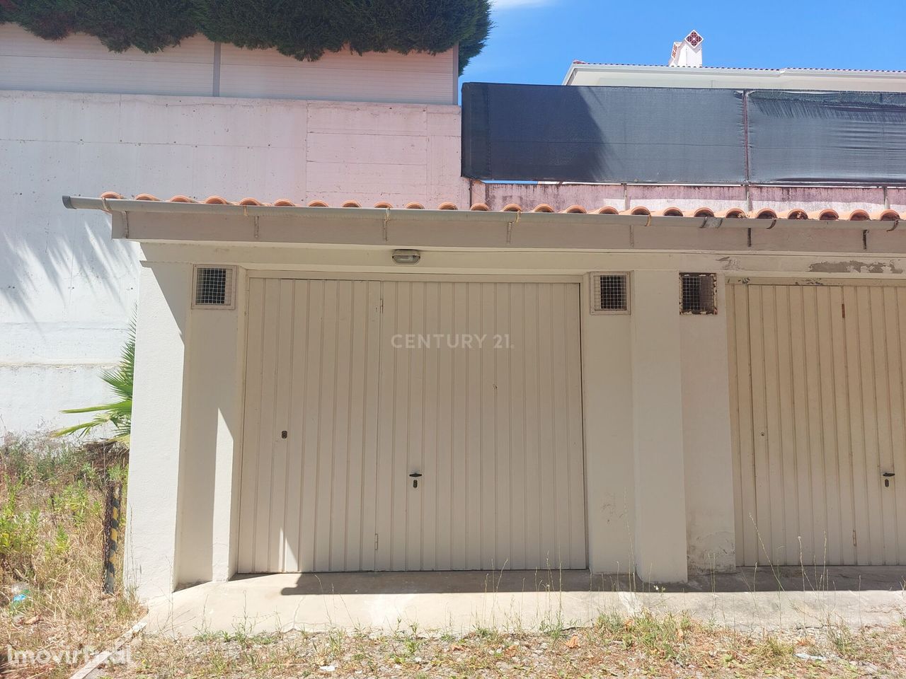 Garagem com 22 m2  localizada ao lado da Escola Secundária Dr. Joaquim