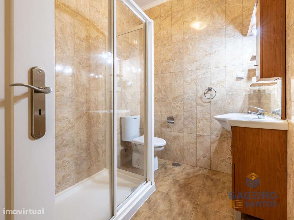 Moradia T2 com Jardim e Churrasqueira a 5 Minutos da Praia-6