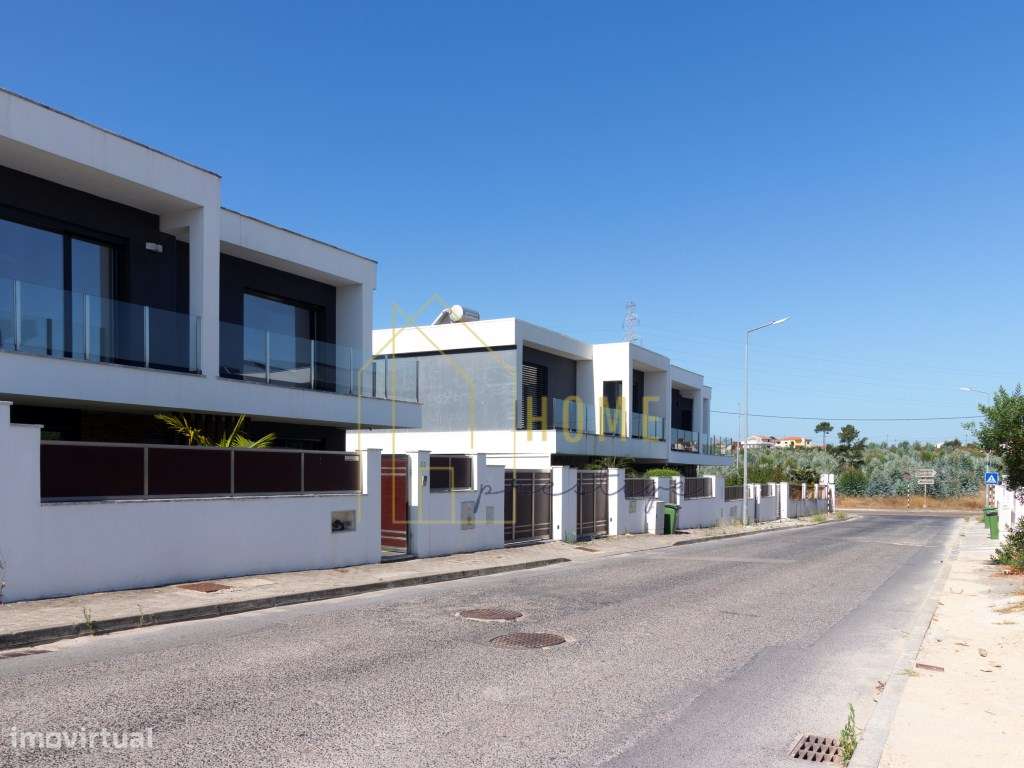 Moradia T4 com Piscina na Marisol - Conforto, Lazer e Proximidade d...-36