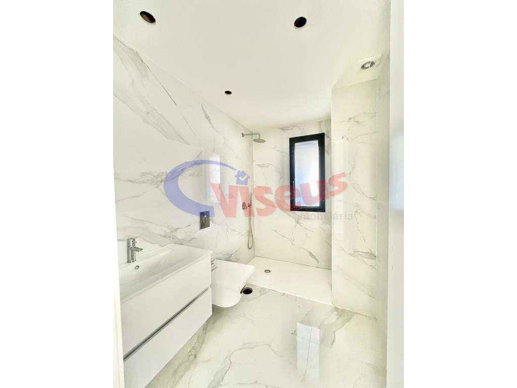 Apartamento T3 Penthouse Coimbrões-35