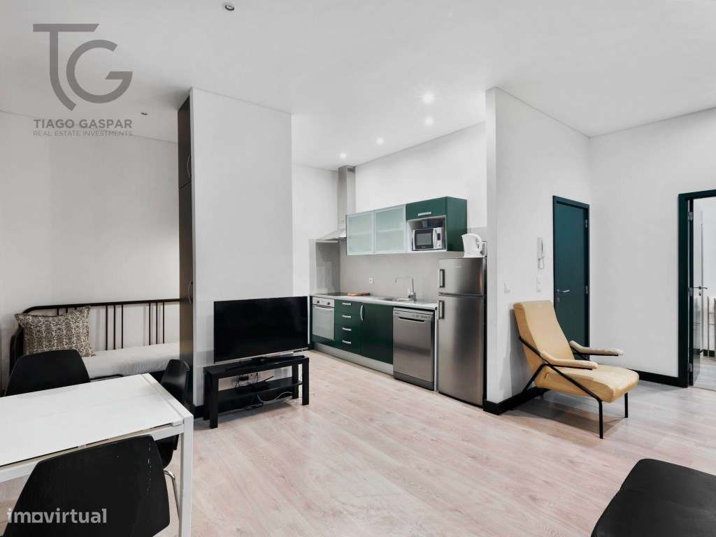 Prédio com 7 Unidades de AL e Loja em Lisboa-18