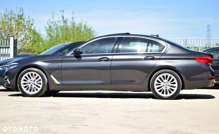 BMW Seria 5 530e iPerformance Luxury Line - 30