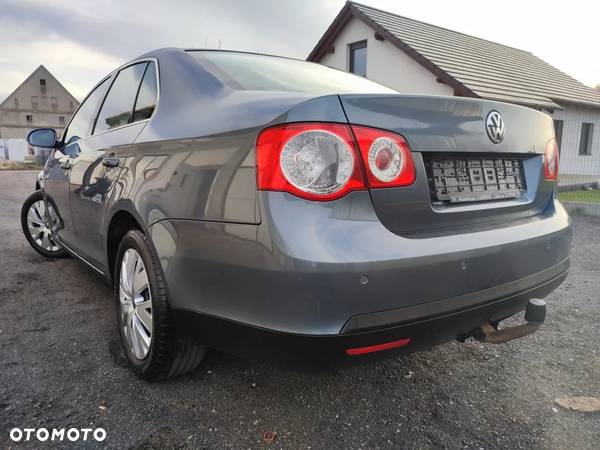 Volkswagen Jetta 1.6 Comfortline - 4