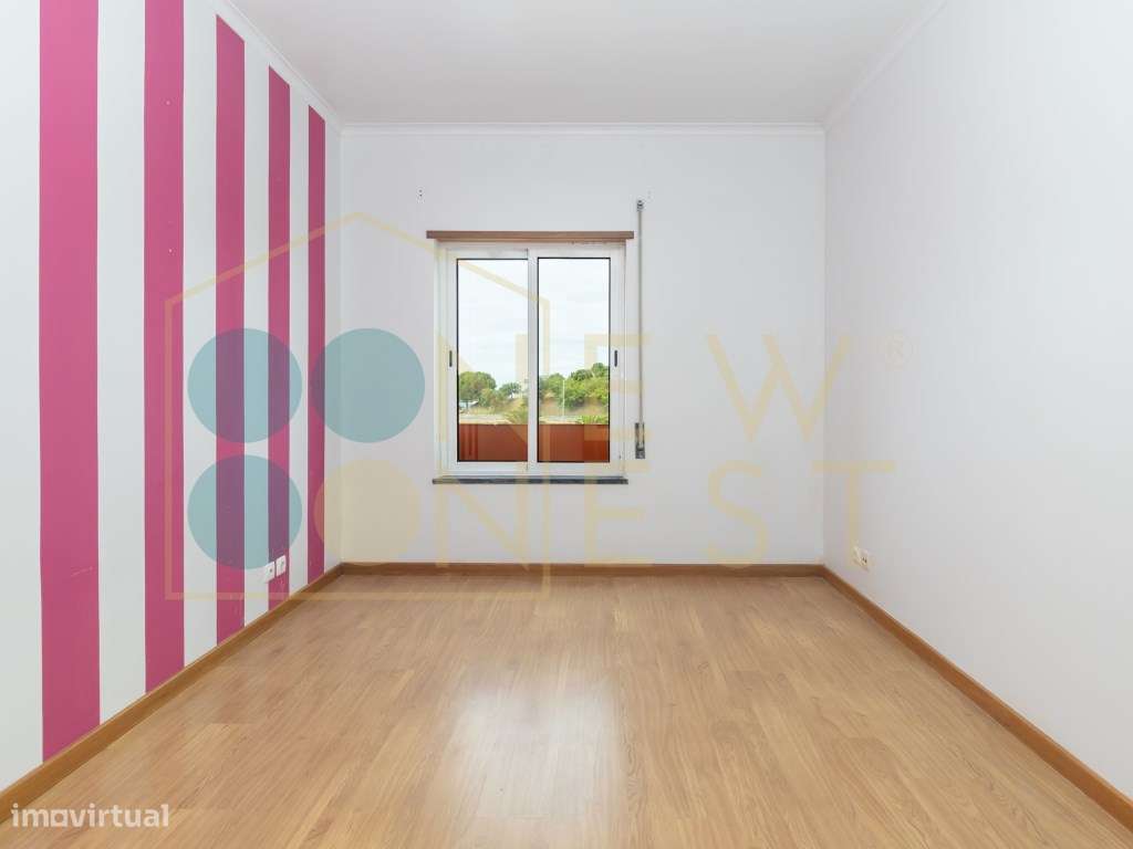 Apartamento T2 com elevador, parqueamento e arrecadação nas Manteig...-24