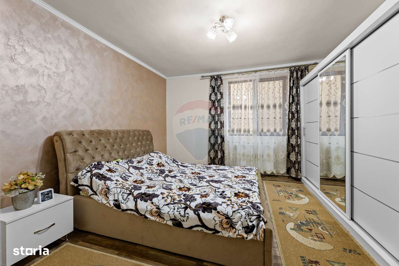 Casă spațioasă cu 4 camere și spațiu comercial în Bujac-2