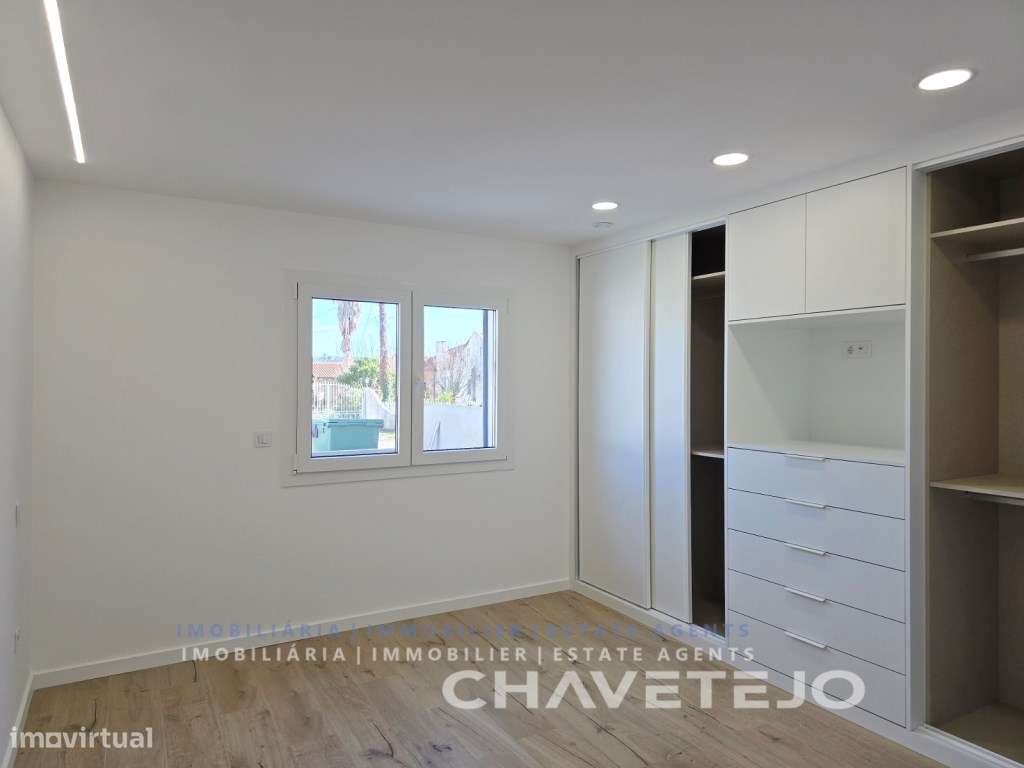 Moradia T4 Moderna c/ Garagem, estilo e Conforto a um Passo de Tomar-17