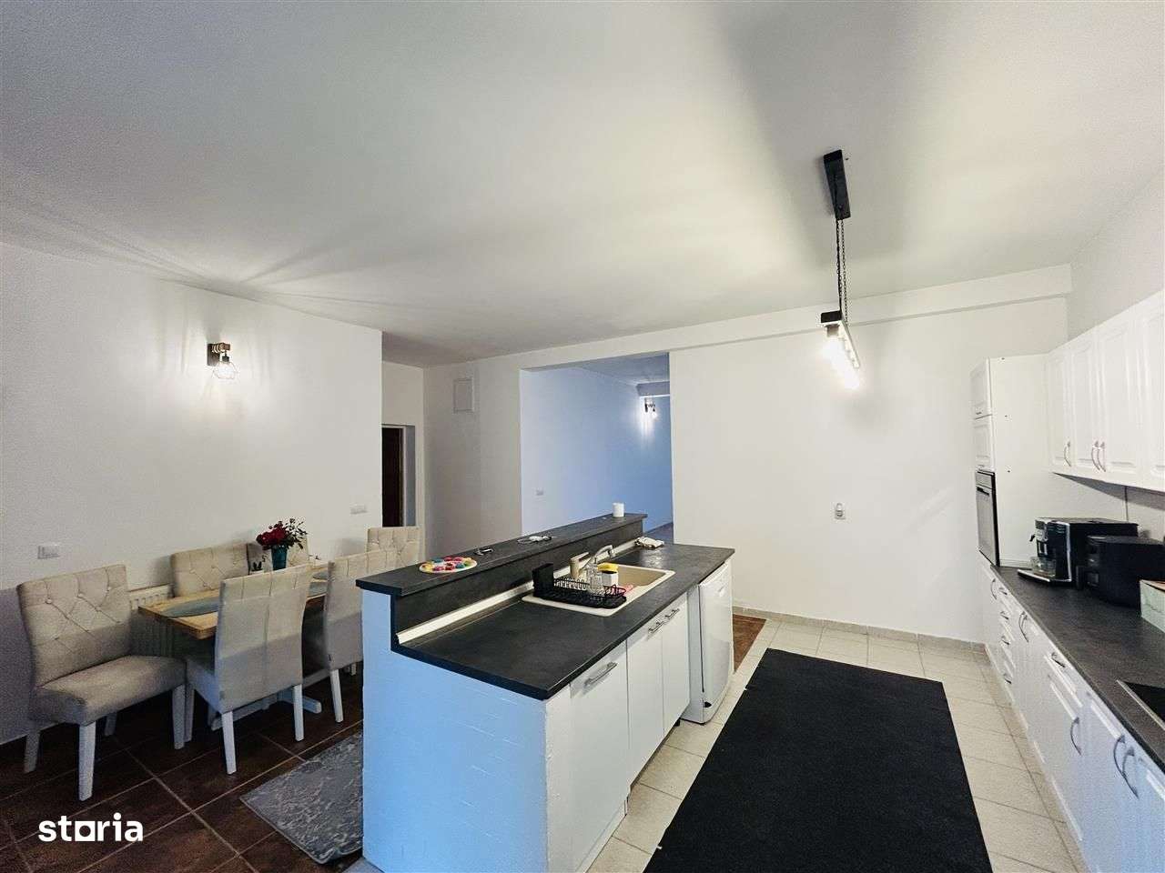 Casa pe un singur nivel - teren de 700 mp - 2 constructii in curte - Imagine principală: 4/17