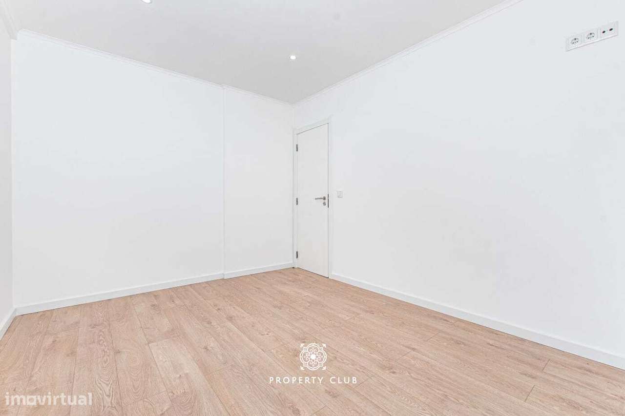 Apartamento T3 em fase de remodelação em Queluz-22