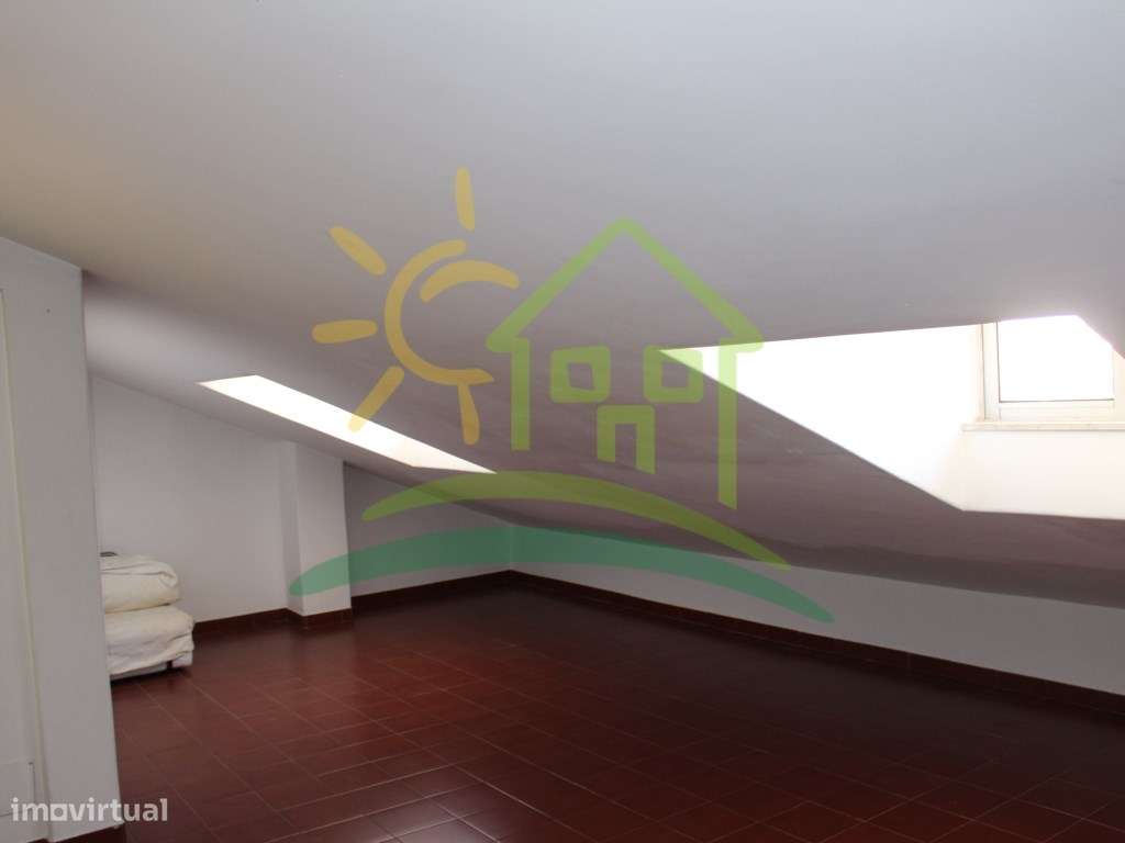 Apartamento T3+2 em Olival Basto - Oportunidade Única com Sótão-29