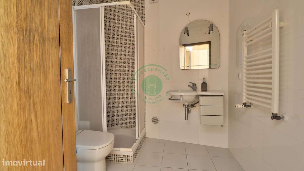 Apartamento T3 com 2 Garagens-14