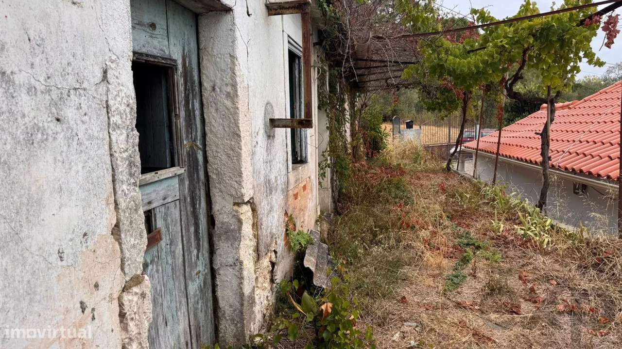 Moradia em ruína Tomar com terreno de 277m2 - Grande imagem: 3/24