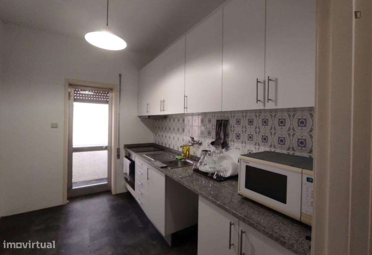 Quarto - localizado em Massarelos Porto - Grande imagem: 3/11