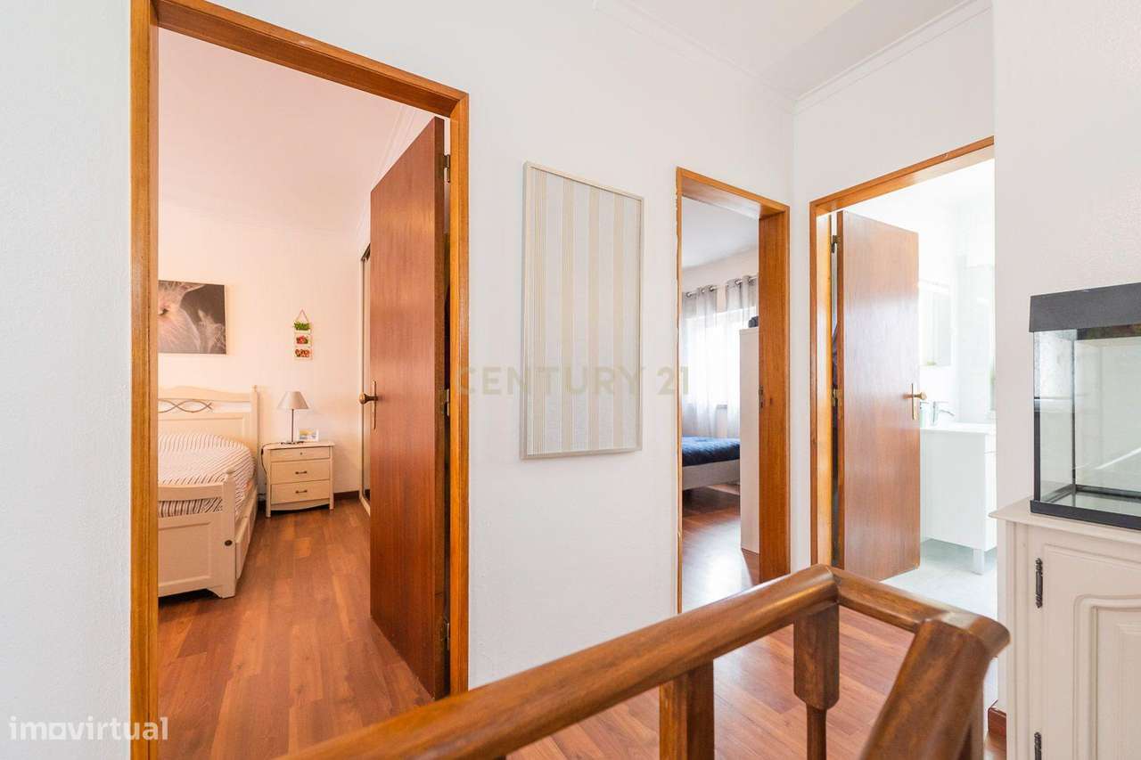 Propriedade com duas moradias geminadas-14