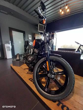 Harley-Davidson Softail Street Bob - 2