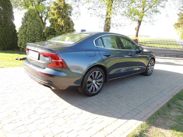 Volvo S60 B5 B R-Design - 10