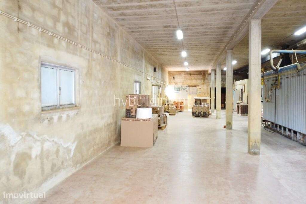 Venda de Armazém excelente localização em Oliveira - Barcelos !-5