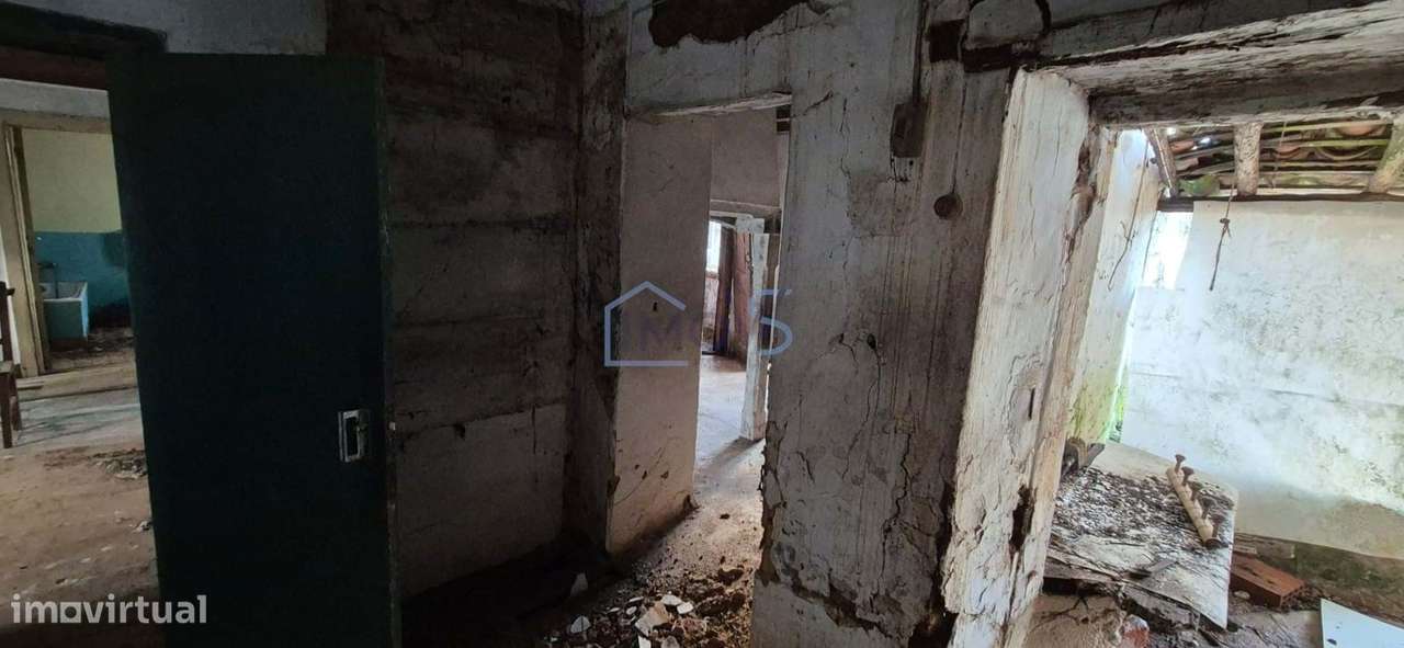 Moradia T2 para Recuperar com Terreno de 4.080 m² | Ferreira do Zêzere-19