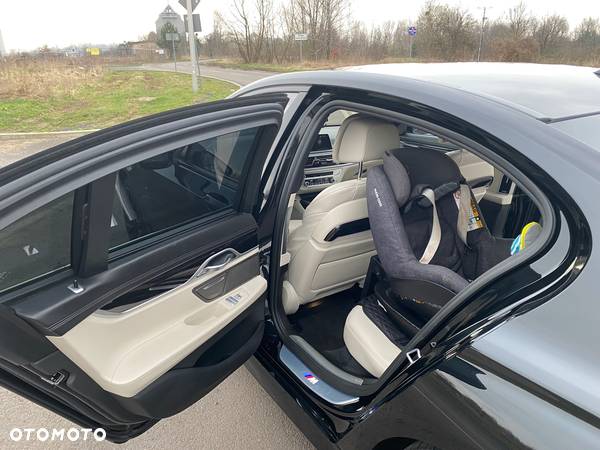 BMW Seria 7 750i xDrive - 15