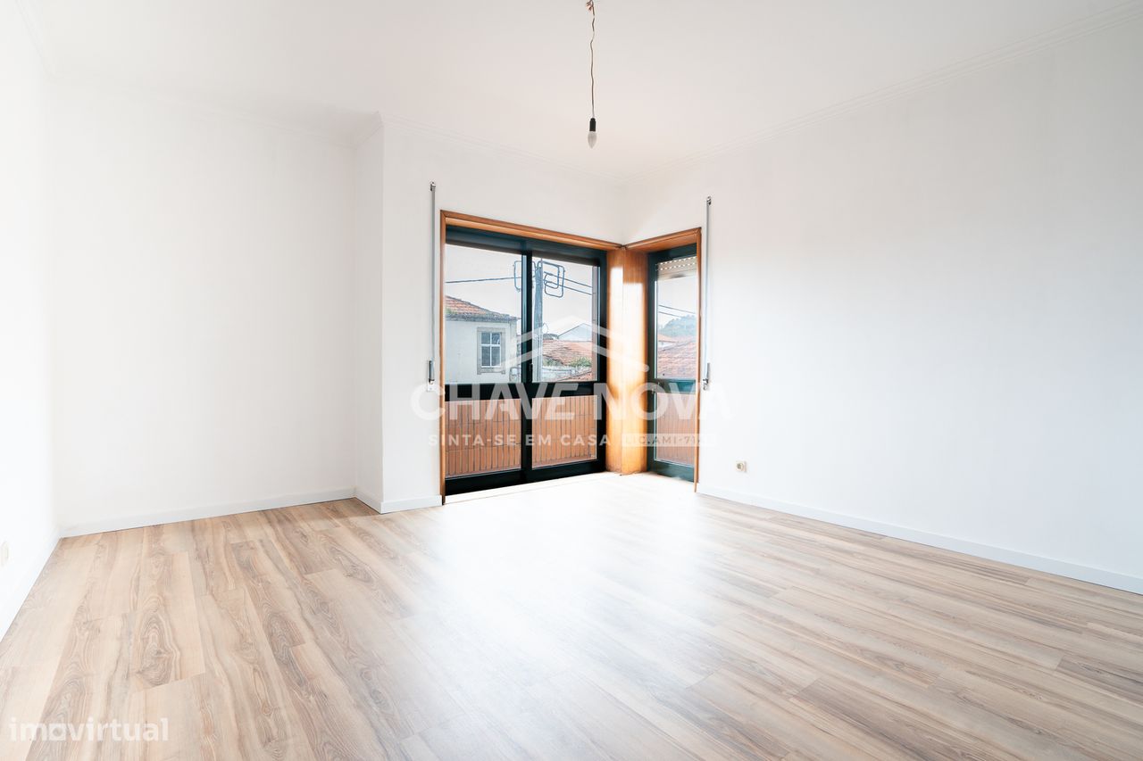 Apartamento T3 c/ 3 Frentes , Garagem Box e Vistas Desafogadas - Grande imagem: 1/16