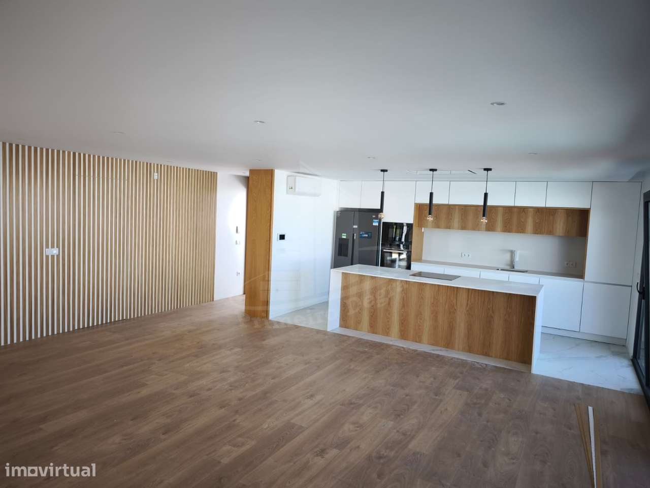 T3 + 1 (3 suítes) para entrada imediata - Grande imagem: 4/23