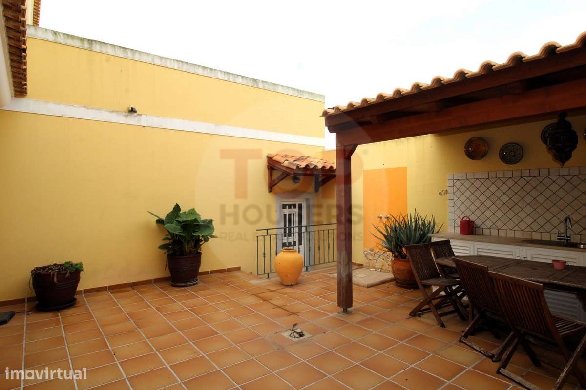 Moradia T3+1 em Olhão com áreas amplas e excelentes funcionalidades - Grande imagem: 2/51