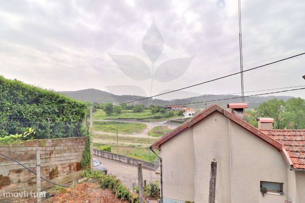 Duas Moradias em Escudeiros c/ aprox. 3.200m2 de terreno-12