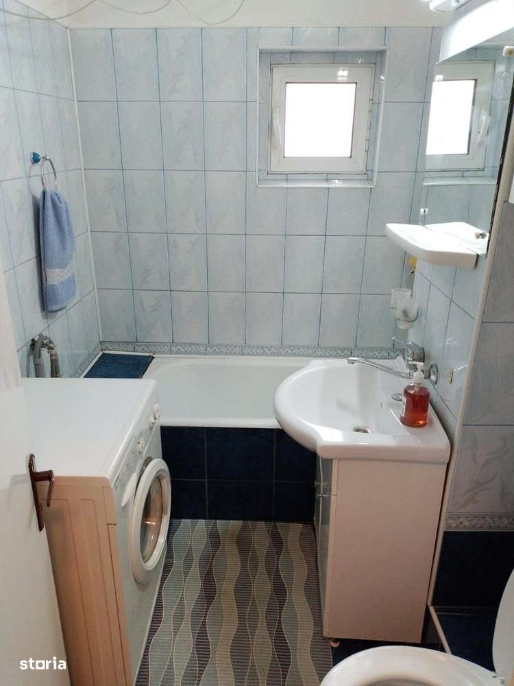 Apartament cu 3 camere, decomandat, zona Republicii-7