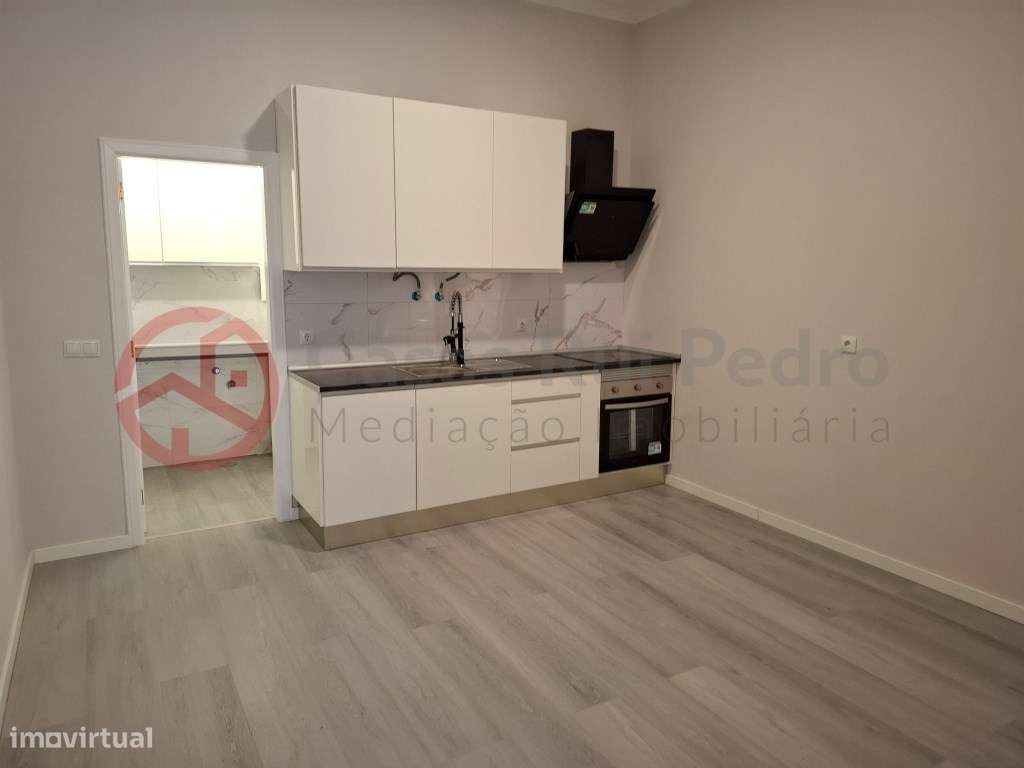 Loja em Belas transformada em confortável T1, venda ou arrendamento! - Grande imagem: 4/16