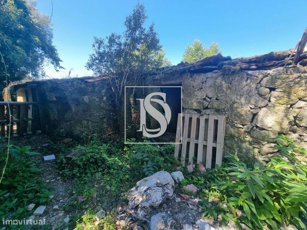 Moradia Em Pedra Para Restauro-21