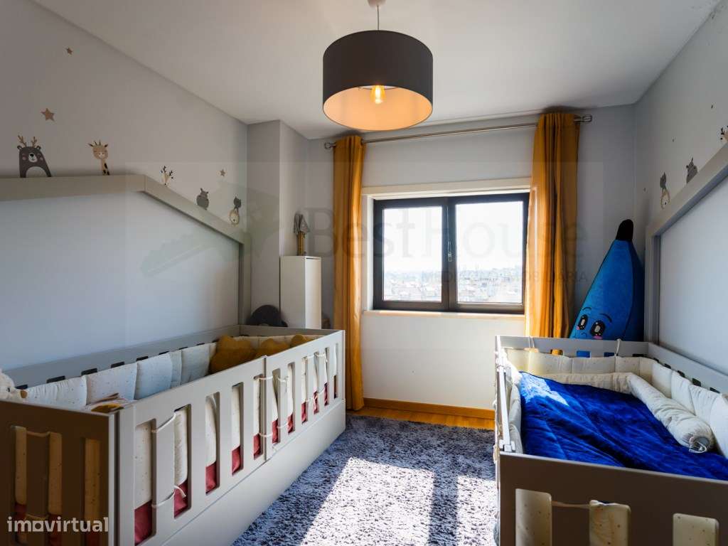 T3 Queluz com Terraço , garagem e suite.-11