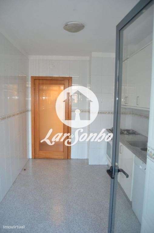 Excelente apartamento T2 no centro da Maia-7