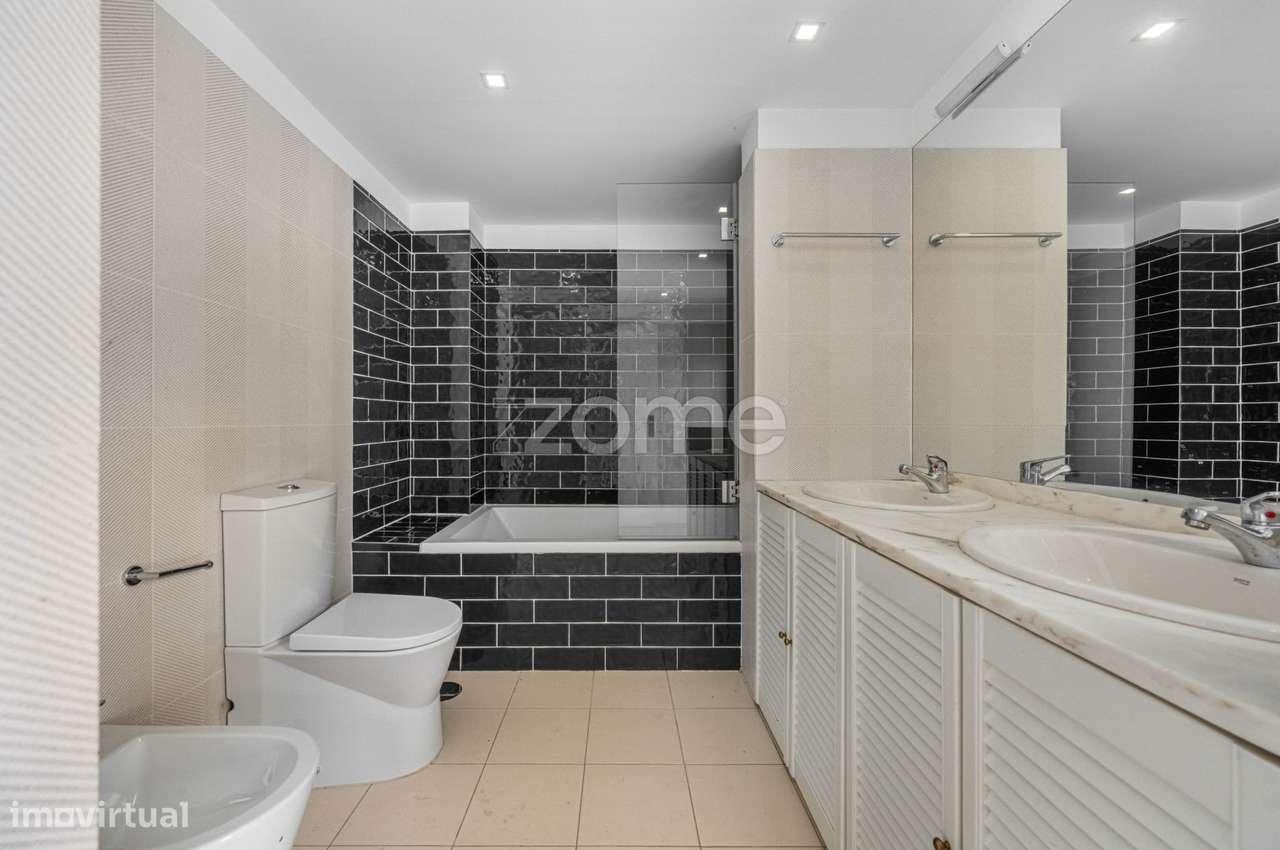 Moradia T4 com garagem e jardim | R. Tanger, Porto - Grande imagem: 4/60