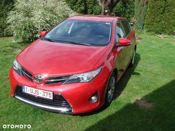 Toyota Auris 1.6 Premium + - 1