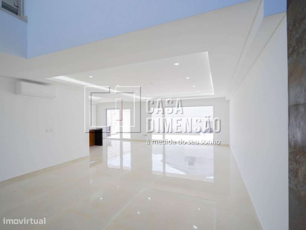 Moradia de Arquitectura Moderna de tipologia T4 na zona da Marisol ... - Grande imagem: 5/60