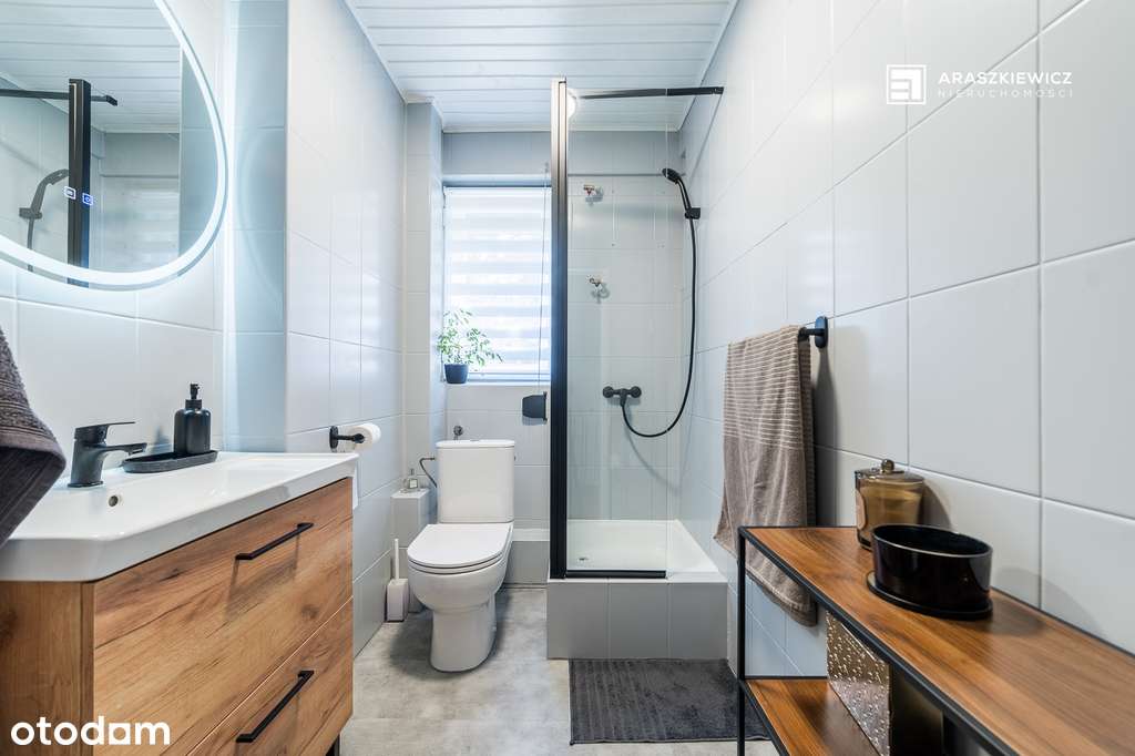 Dom 170 m² z garażami i budynkiem gospodarczym – Sady, działka 1001 m²
