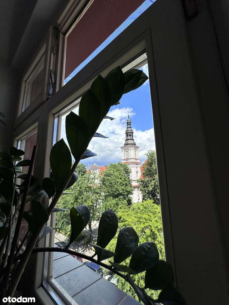 Unikatowa lokalizacja! 3-pokojowe mieszkanie w kamienicy przy Rynku-4