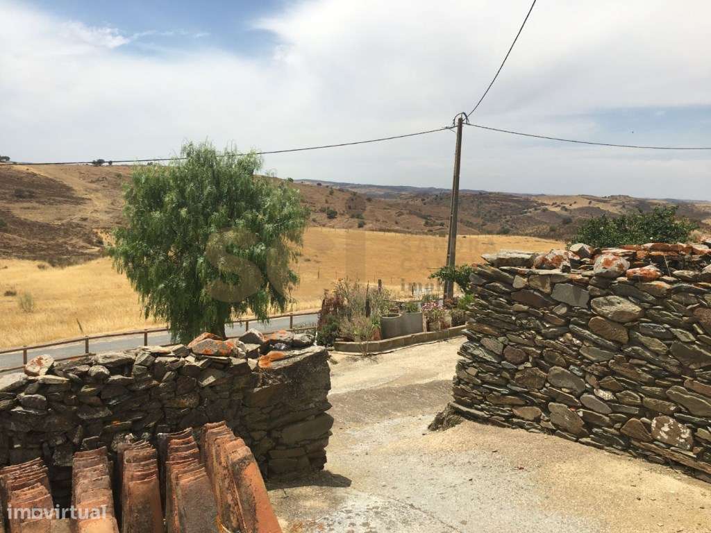 Terreno em Tamejoso, com 4 casas em ruínas - Alentejo - Grande imagem: 2/15