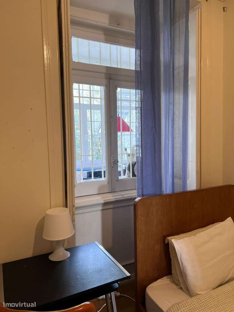 Quarto - localizado em São Bento Lisbon - Grande imagem: 5/25
