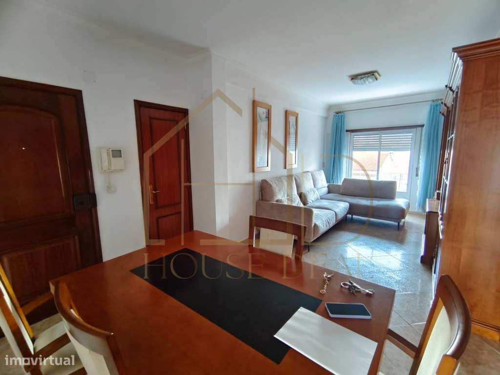 Apartamento T2 com Estacionamento e Arrecadação. Amora - Grande imagem: 3/34