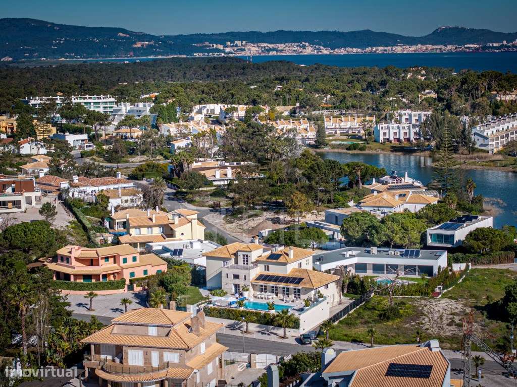 Moradia T6+1 em Soltróia, junto à praia, com piscina-40