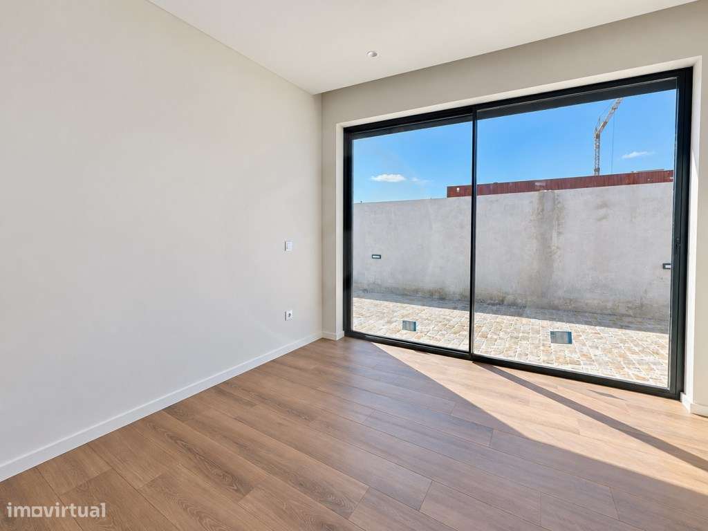 Moradia T3+1 de Luxo com Piscina-9