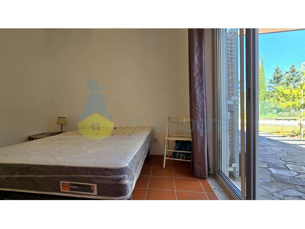 Moradia V4 com piscina e uma vista deslumbrante-16