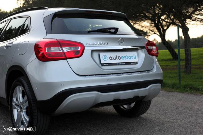 Mercedes-Benz GLA 180 d Urban - 18